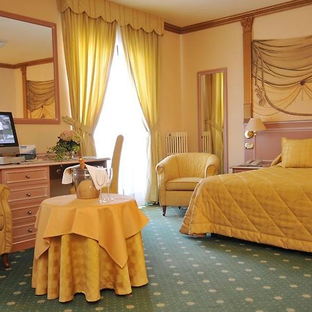 Hotel Miramonti 마돈나 디 캄필리오 외부 사진