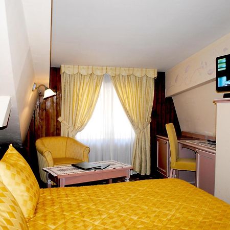 Hotel Miramonti 마돈나 디 캄필리오 외부 사진