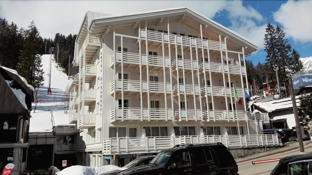 Hotel Miramonti 마돈나 디 캄필리오 외부 사진