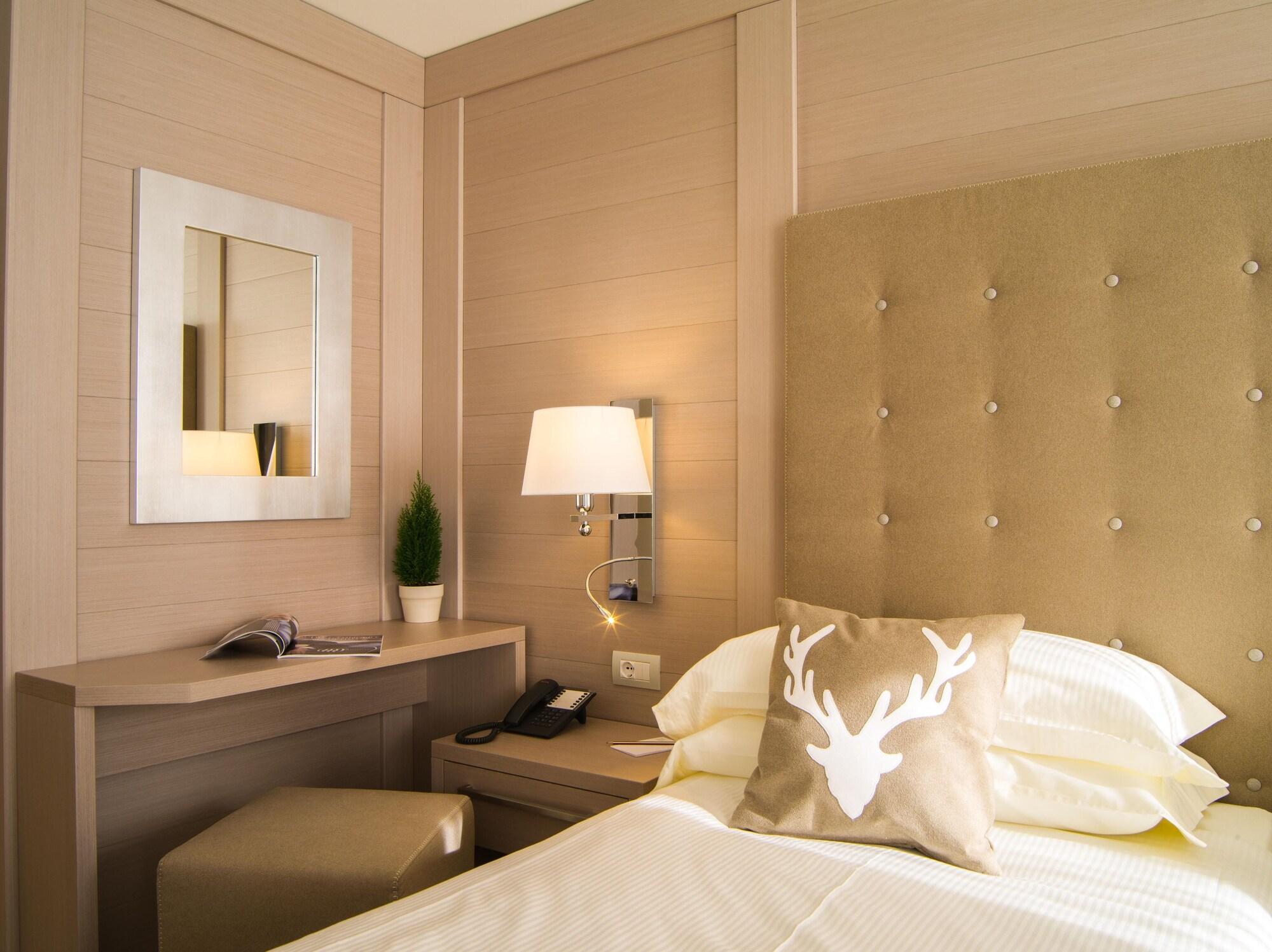 Hotel Miramonti 마돈나 디 캄필리오 외부 사진