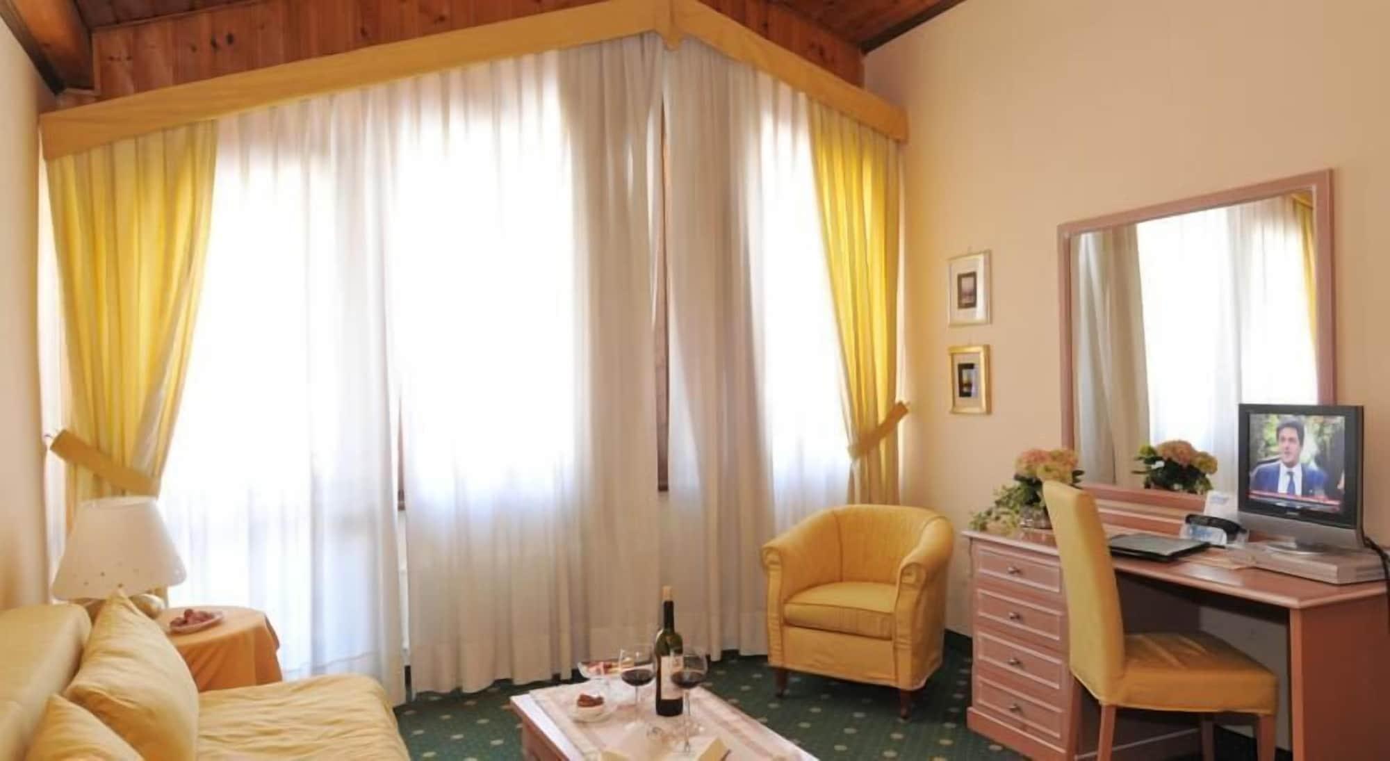 Hotel Miramonti 마돈나 디 캄필리오 외부 사진