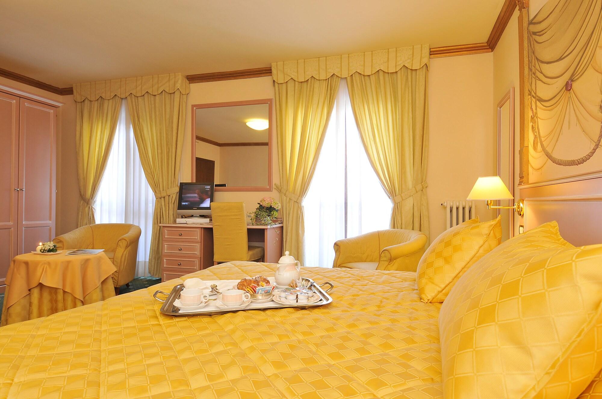 Hotel Miramonti 마돈나 디 캄필리오 외부 사진