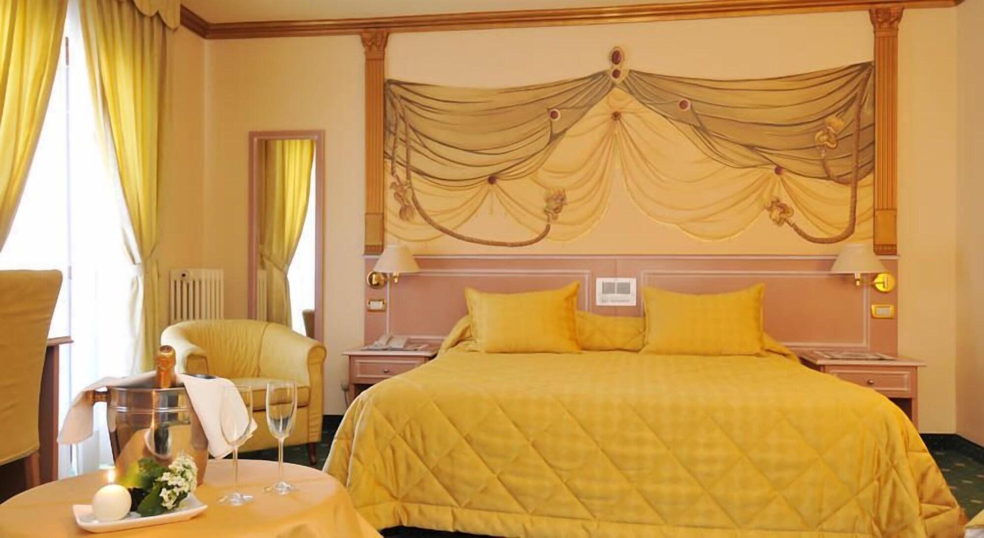 Hotel Miramonti 마돈나 디 캄필리오 외부 사진