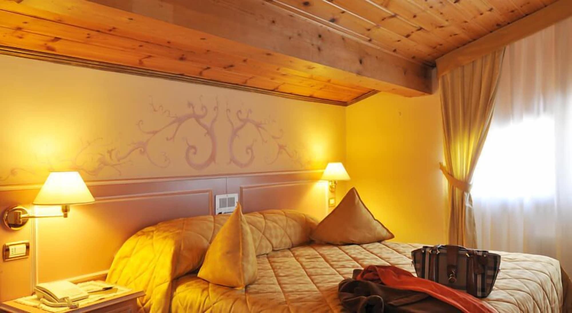 Hotel Miramonti 마돈나 디 캄필리오 외부 사진