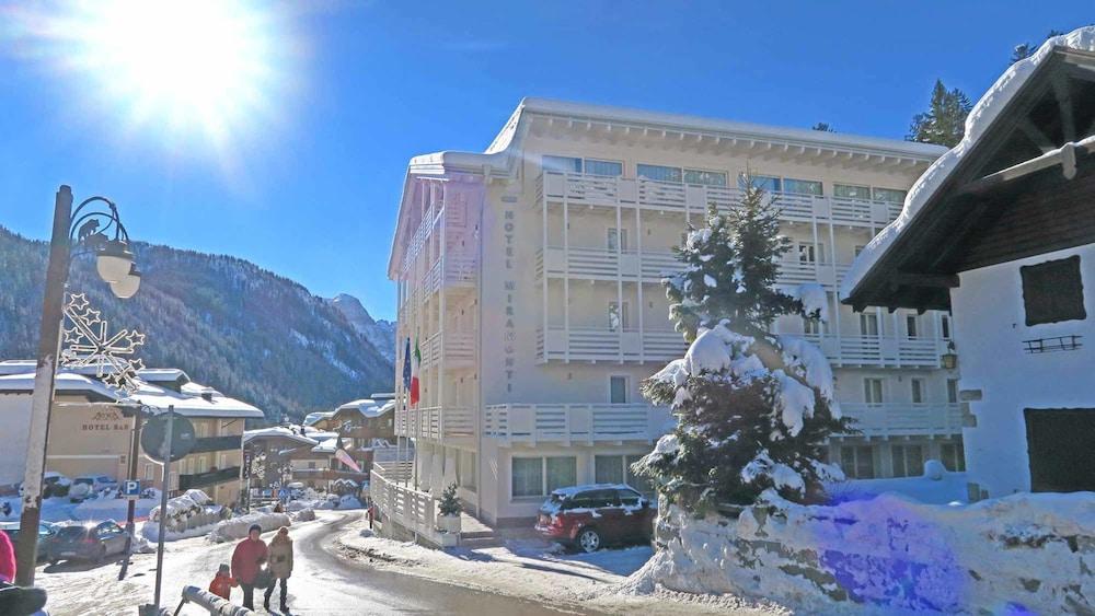 Hotel Miramonti 마돈나 디 캄필리오 외부 사진
