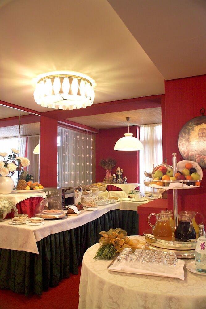 Hotel Miramonti 마돈나 디 캄필리오 외부 사진