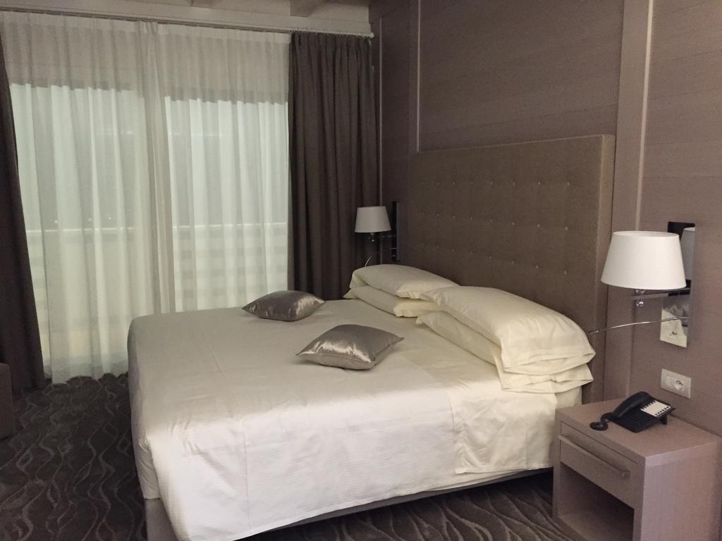 Hotel Miramonti 마돈나 디 캄필리오 외부 사진