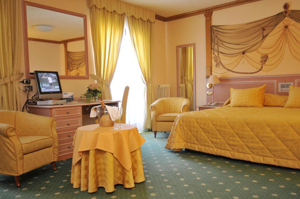 Hotel Miramonti 마돈나 디 캄필리오 외부 사진