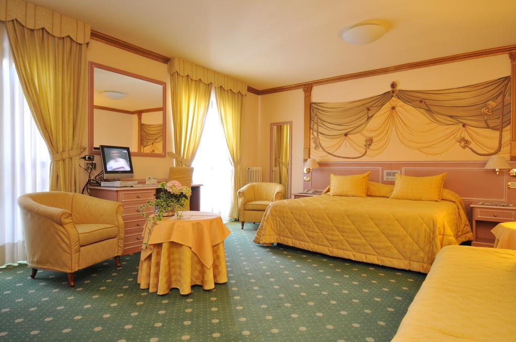 Hotel Miramonti 마돈나 디 캄필리오 외부 사진