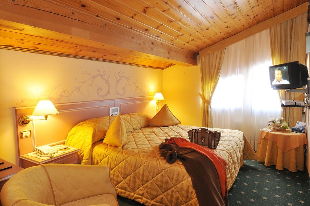 Hotel Miramonti 마돈나 디 캄필리오 외부 사진