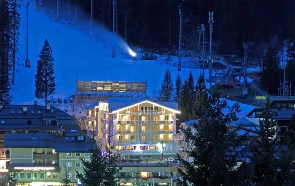 Hotel Miramonti 마돈나 디 캄필리오 외부 사진