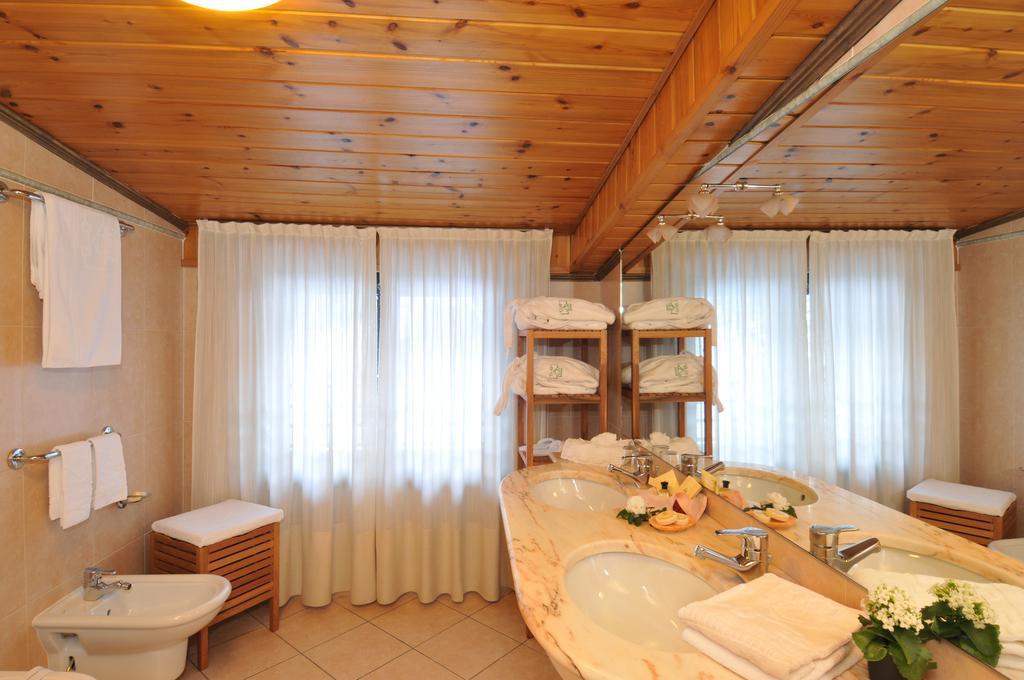 Hotel Miramonti 마돈나 디 캄필리오 외부 사진